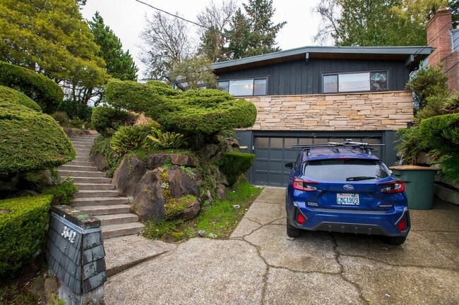 Building Photo - Magnolia 4 bedroom, 3 bathroom