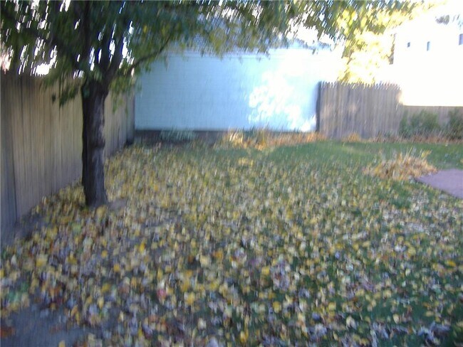 Building Photo - 18 Burnside St