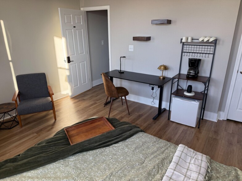 Building Photo - 1618 E Biddle St