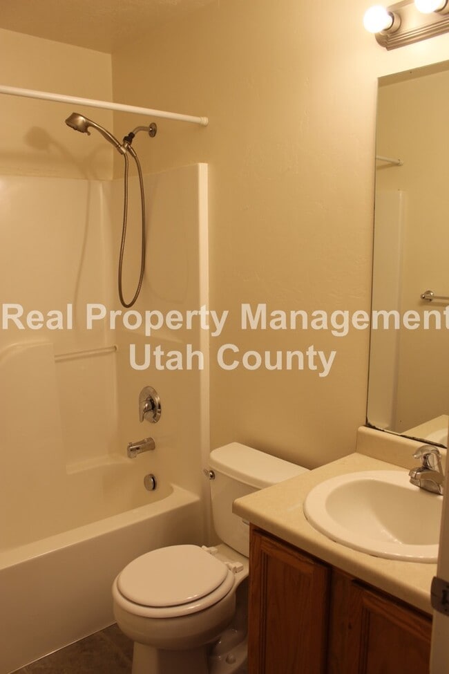 Building Photo - New Lower Price! Updated home in Saratoga Springs