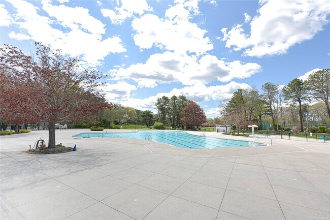 Building Photo - 339 Birchwood Rd