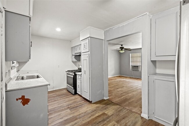 Building Photo - 5515 Flamingo Dr