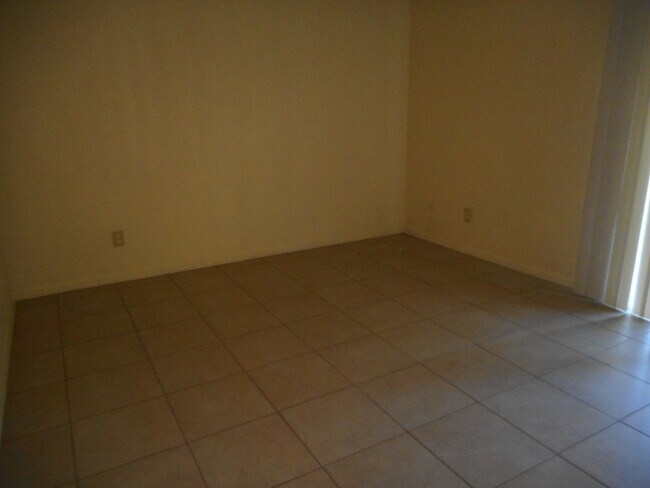 Building Photo - 914 NW 59th Ave