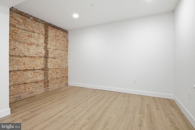 Building Photo - 100 W Front St