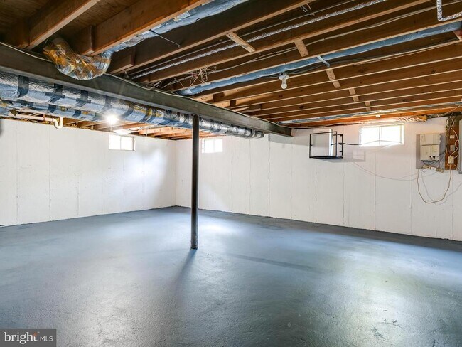 Building Photo - 612 Bough Rd