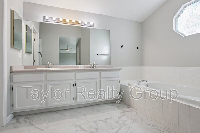 Building Photo - 13324 Umatilla St