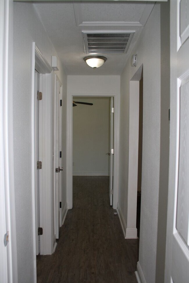 Building Photo - Enjoy Peaceful Living in this Northdale Co...