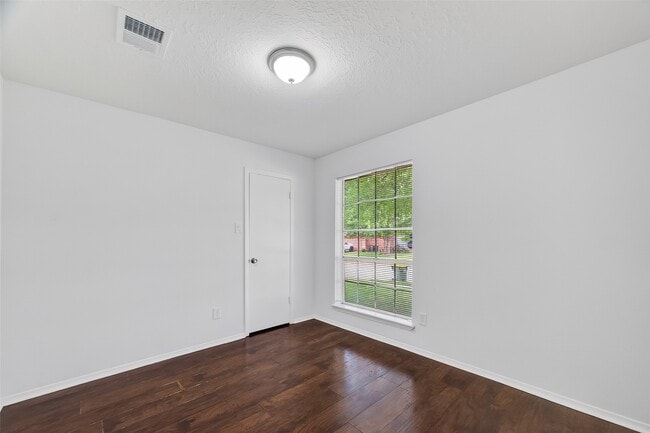 Building Photo - 1122 Woodbridge Ave