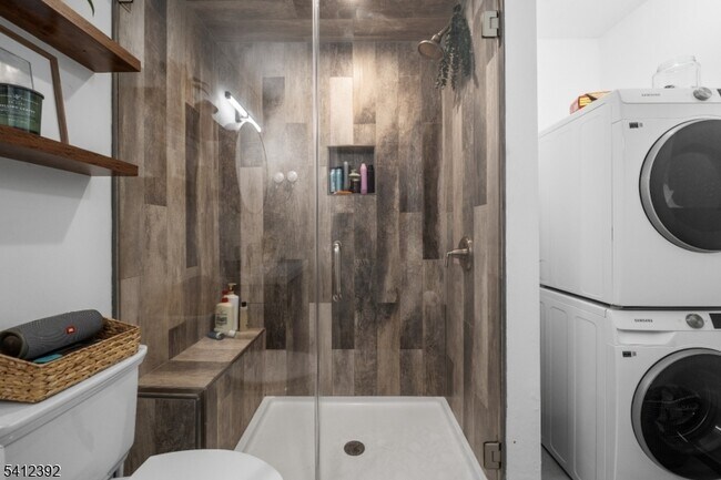 Building Photo - 262 Main St