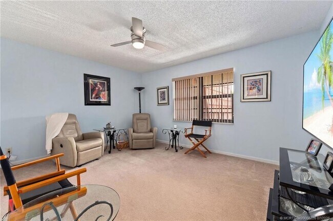 Building Photo - 3100 SE Pruitt Rd