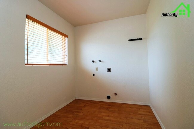 Building Photo - 21627 7 Lakes Rd