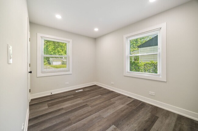 Building Photo - 16752 Artesian Ave