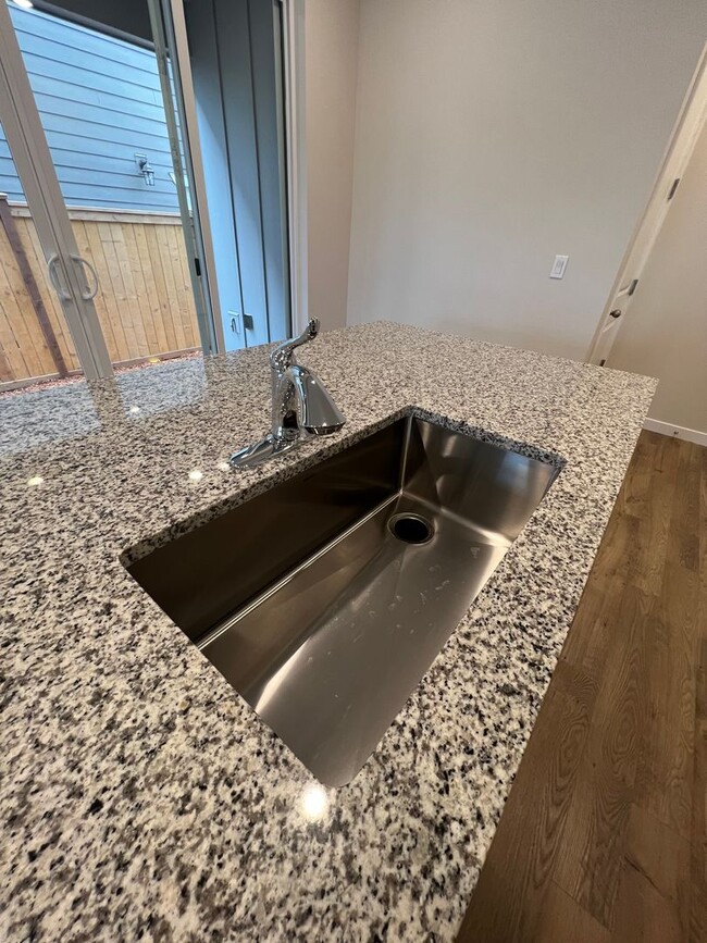 Building Photo - SHOWING TODAY in REED'S CROSSING - VIEW LI...