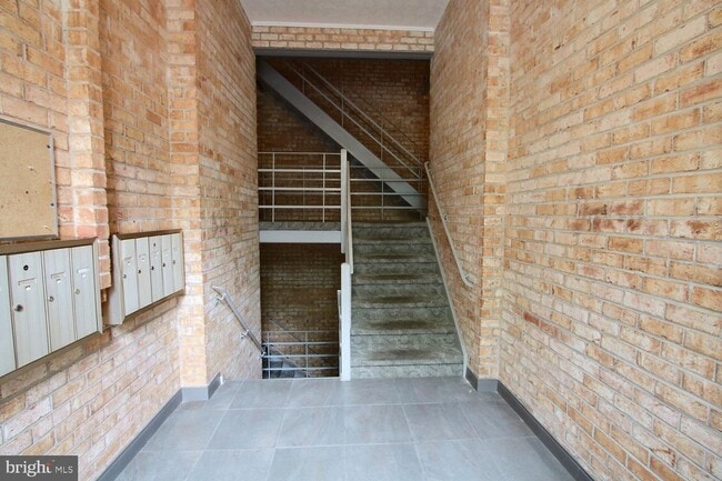 Building Photo - 11901 Parklawn Dr
