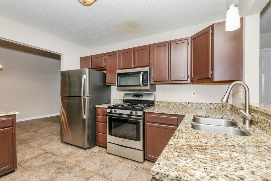 Building Photo - 12065 Rossi Dr