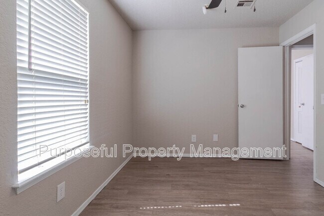 Building Photo - 313 Belmont Dr