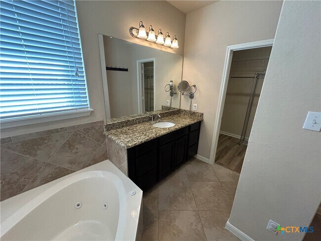 Building Photo - 3013 Sandstone Way