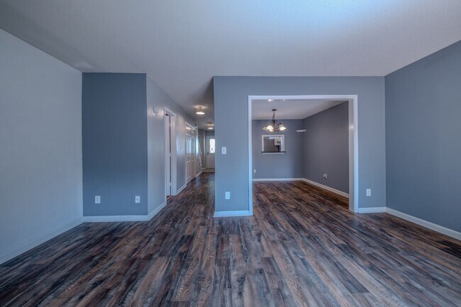 Building Photo - 907 Shelby Dr
