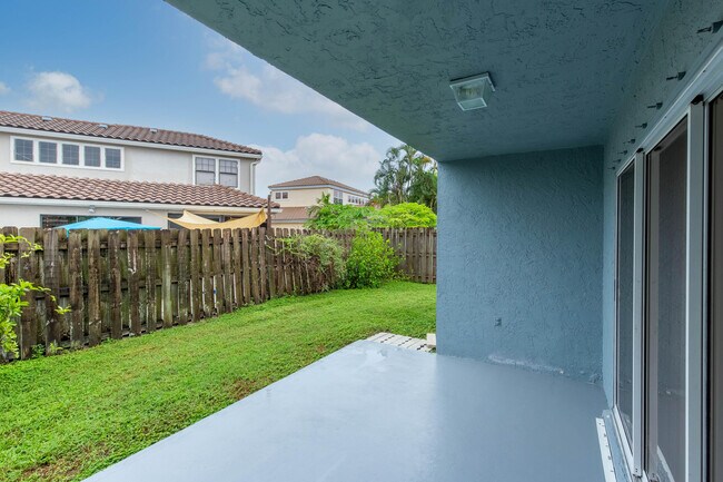 Building Photo - 12622 White Coral Dr