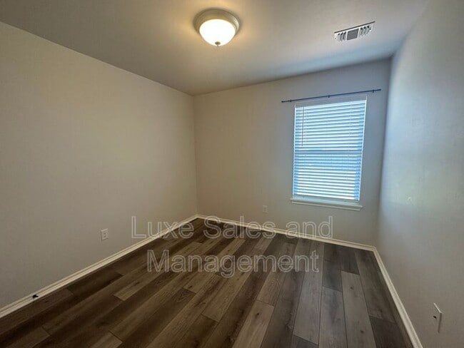 Building Photo - 15749 Potomac Dr