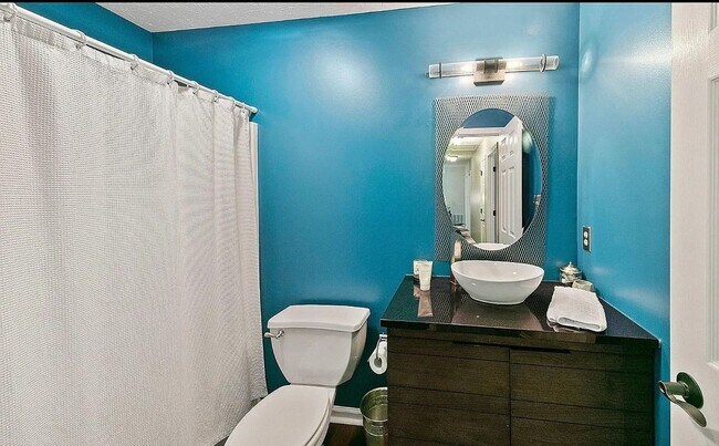 Building Photo - 4 Bedroom Home In Knoxville