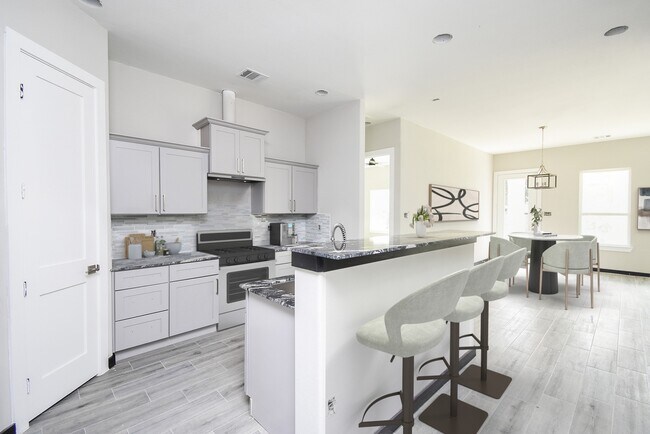 Building Photo - 209 Silverleaf Rd