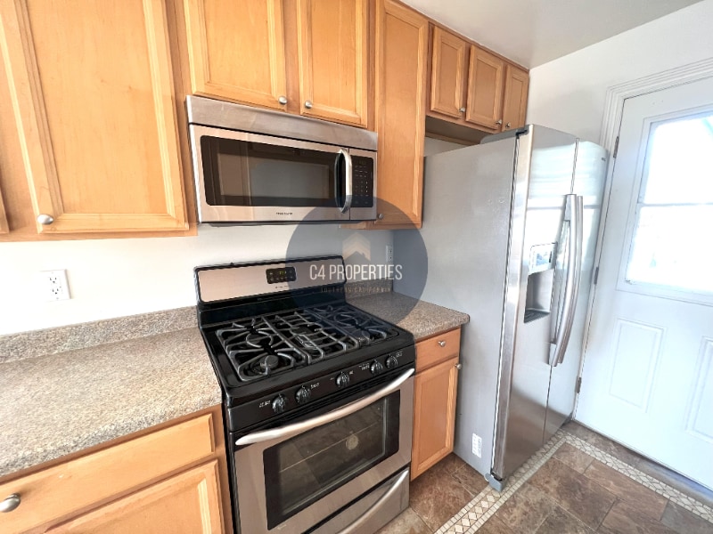 Building Photo - 315 Lado De Loma Dr