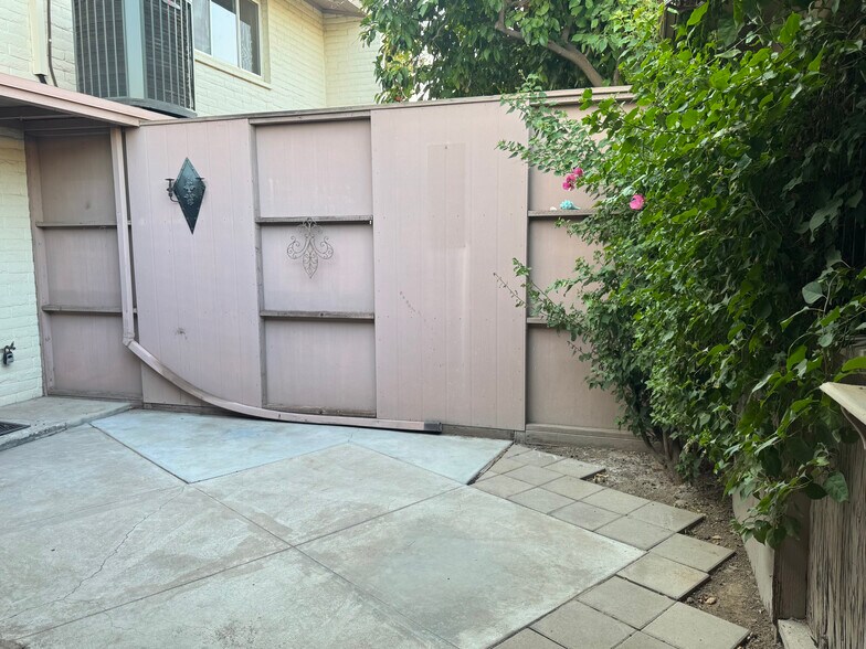 Building Photo - 1550 N Stapley Dr