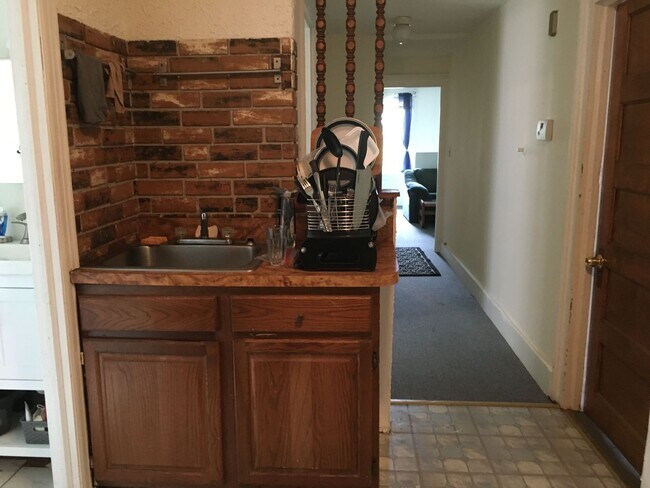 Building Photo - 7 University Pl