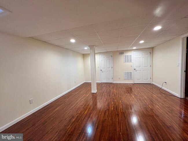 Building Photo - 80 Sayre Dr