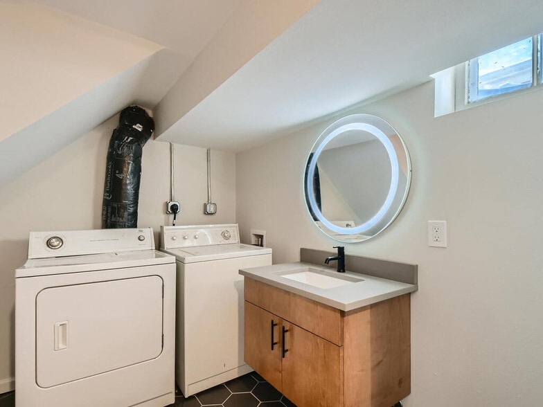 Building Photo - 1316 Oxford St