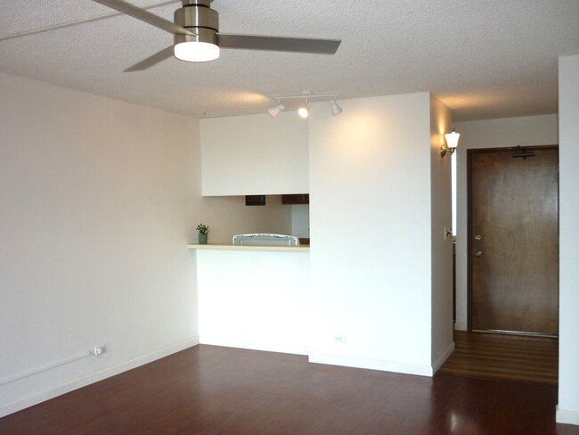 Building Photo - 2439 Kapiolani Blvd