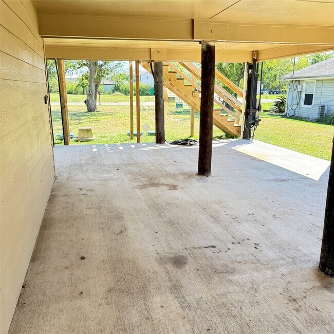 Building Photo - 143 Bastrop Bayou Dr
