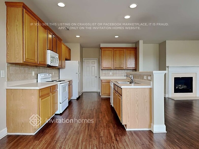 Building Photo - 208 Edgecroft Way