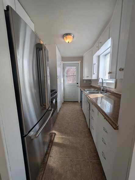 Building Photo - 140 Park St E