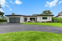 Building Photo - 1049 W Palmetto Park Rd