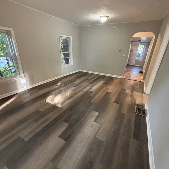 Building Photo - 411 S Hayford Ave