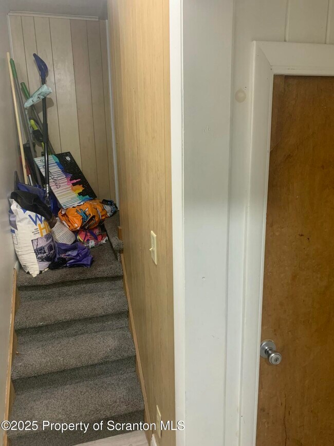 Building Photo - 120 Ridgeway St