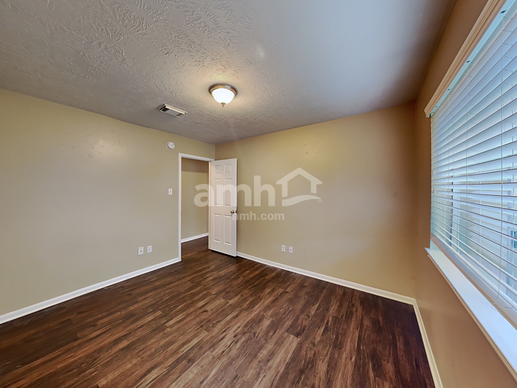 Building Photo - 29010 Ashbrook Ln