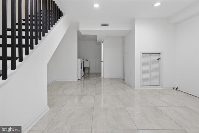 Building Photo - 4336 Dubois Pl SE