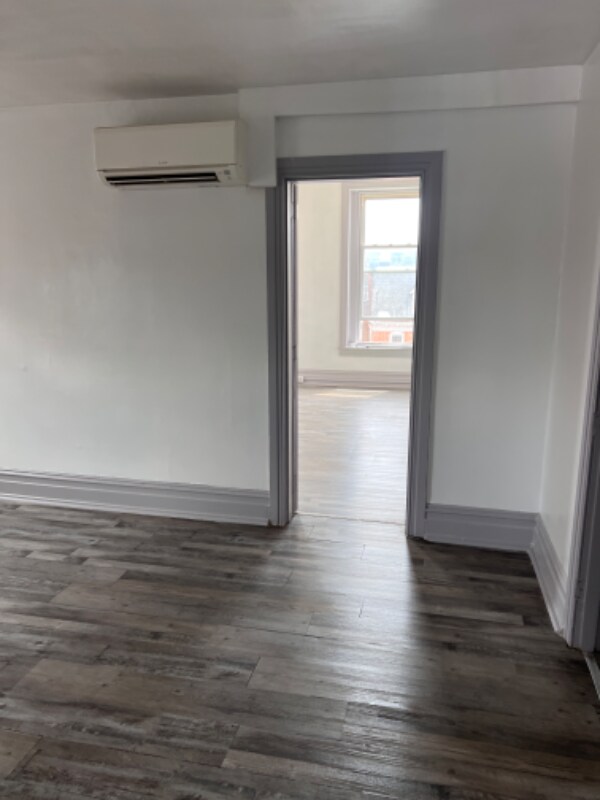 Building Photo - 631 W Market St