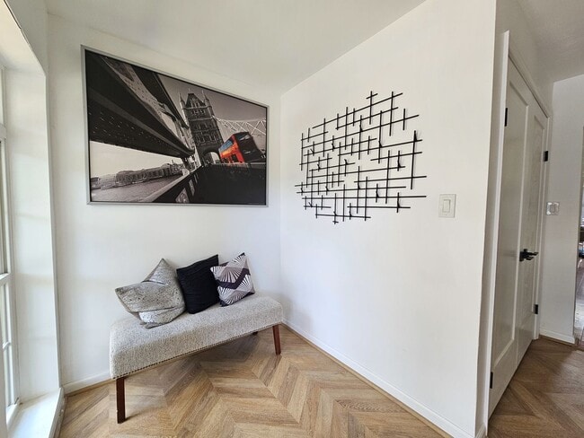 Building Photo - SPACIOUS LUXURY HOME WITH IN-LAW SUITE! [F...