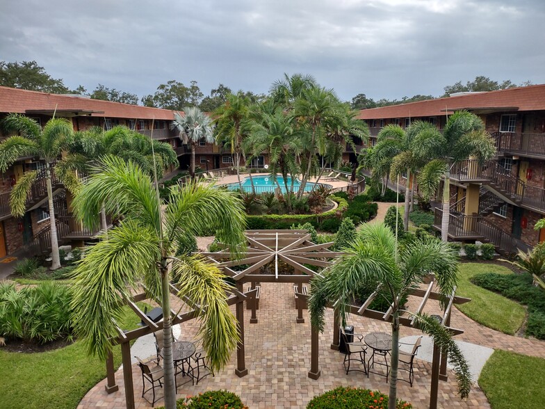 Courtyard - Veranda Flats