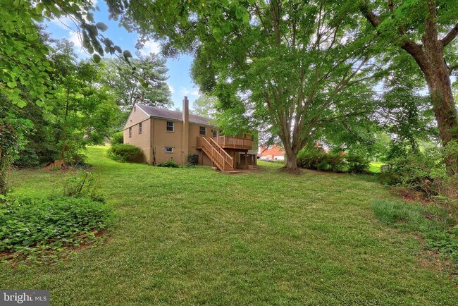 Building Photo - 2722 Woodley Pl