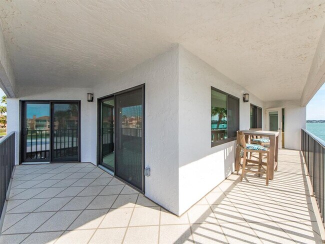 Building Photo - 240 Sand Key Estates Dr