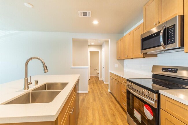 Building Photo - 213 Park Place Cir