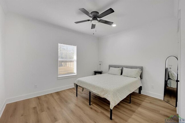 Building Photo - Beautiful 4 bedroom home