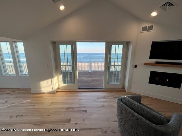 Building Photo - 3632 Ocean Terrace