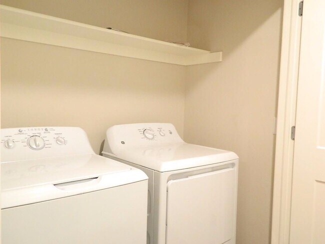 Building Photo - 2 Bedroom 2 Bath Duplex Near Tinker AFB