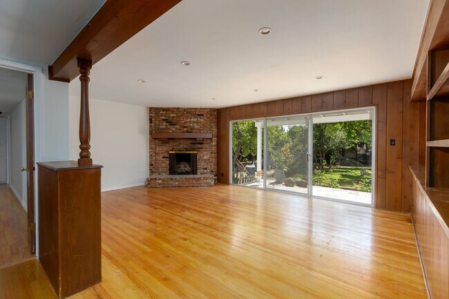 Building Photo - Charming Rustic 3BD/2BA Home in Peaceful C...